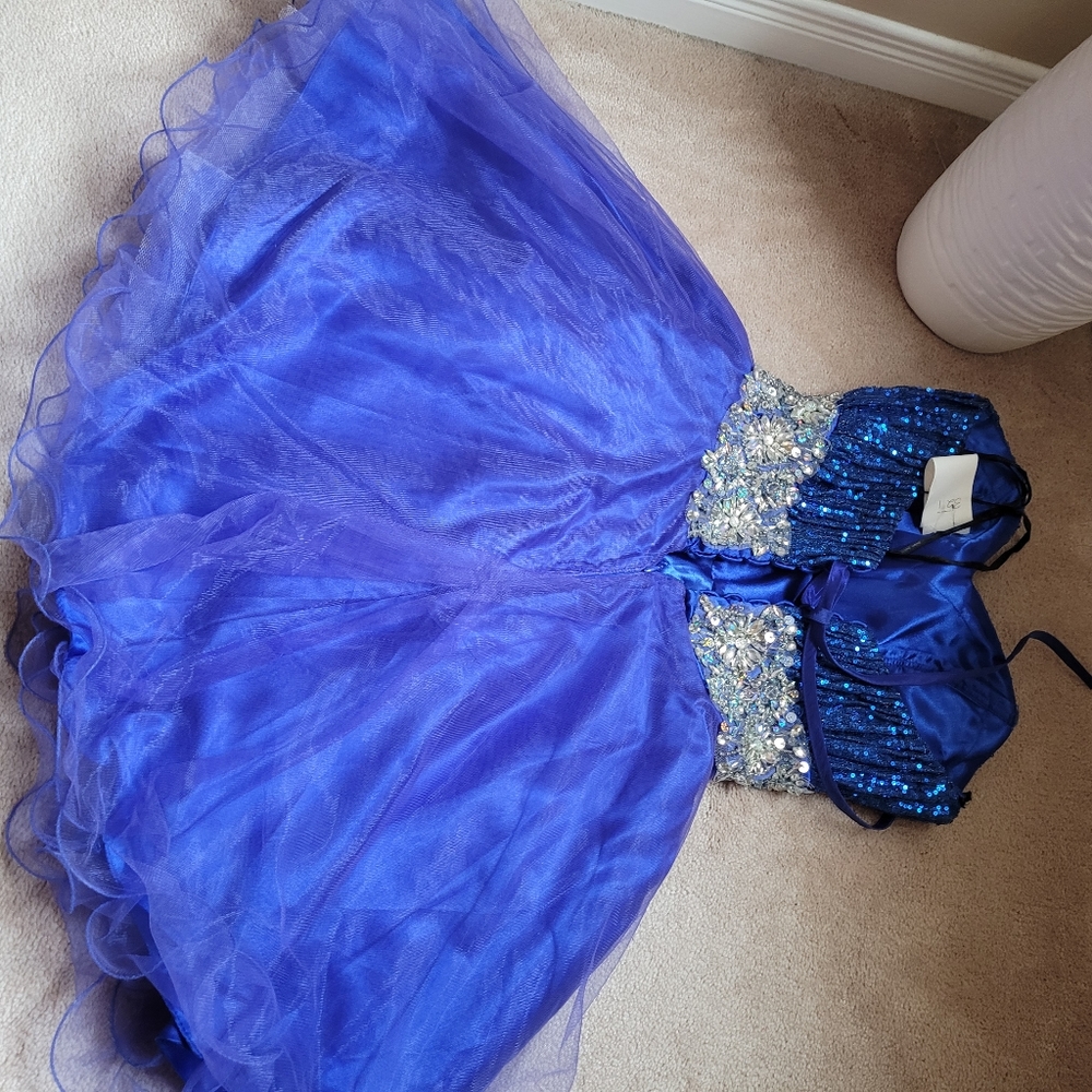 PROM/GRAD DRESS 👗 - Picture 5 of 8